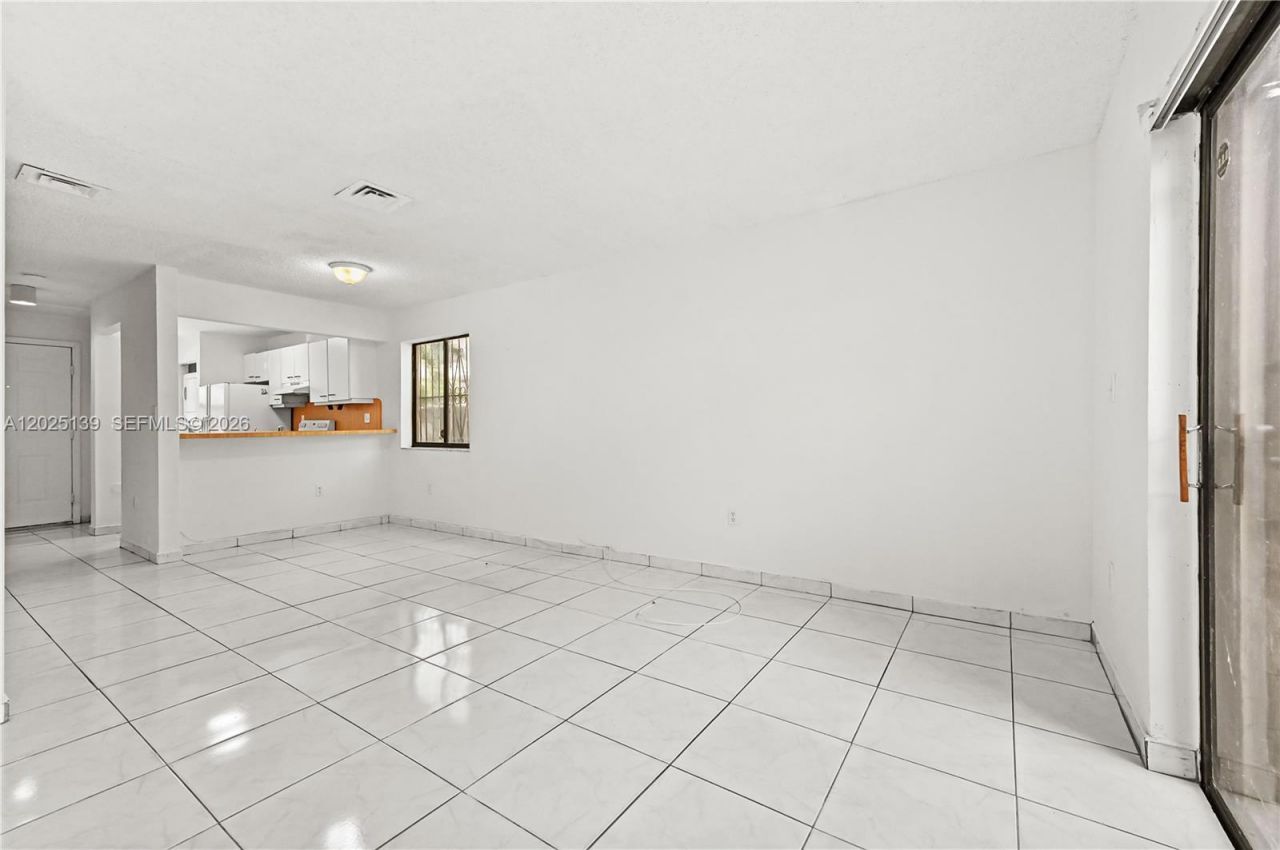 2433 W 52nd Pl, Unit 8-1, Hialeah, FL 33016 Photo