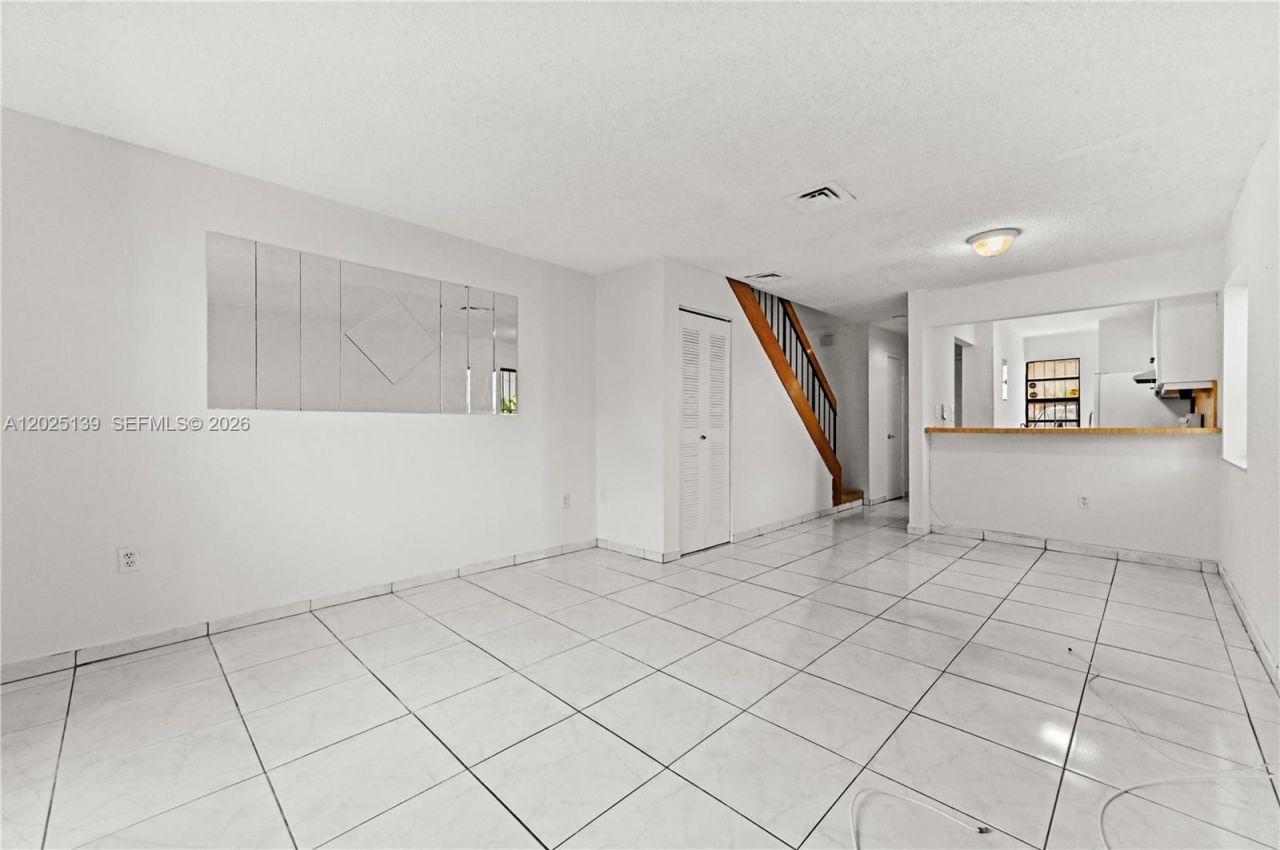 2433 W 52nd Pl, Unit 8-1, Hialeah, FL 33016 Photo