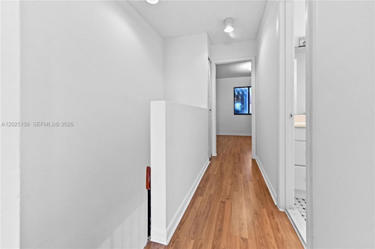 2433 W 52nd Pl, Unit 8-1, Hialeah, FL 33016 Photo