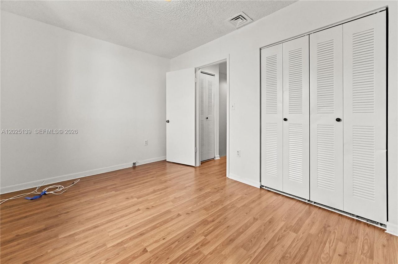 2433 W 52nd Pl, Unit 8-1, Hialeah, FL 33016 Photo