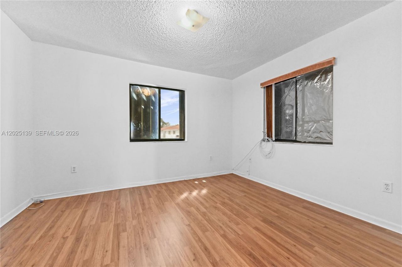 2433 W 52nd Pl, Unit 8-1, Hialeah, FL 33016 Photo