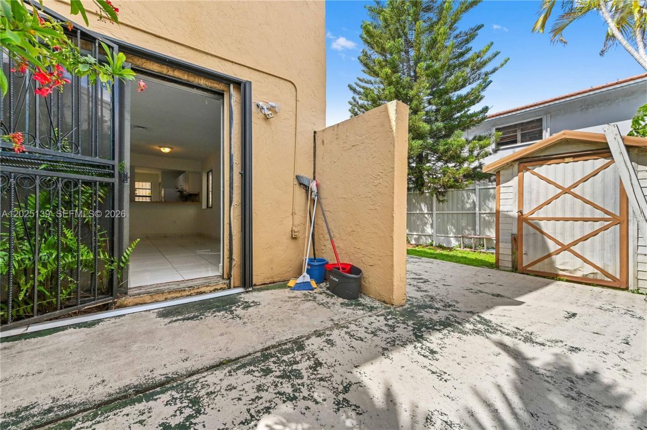 2433 W 52nd Pl, Unit 8-1, Hialeah, FL 33016 Photo