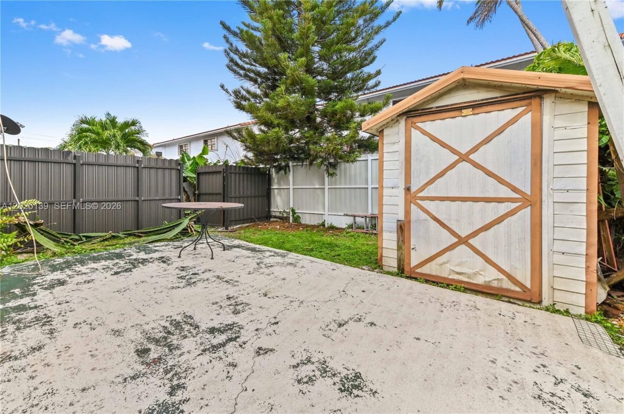 2433 W 52nd Pl, Unit 8-1, Hialeah, FL 33016 Photo