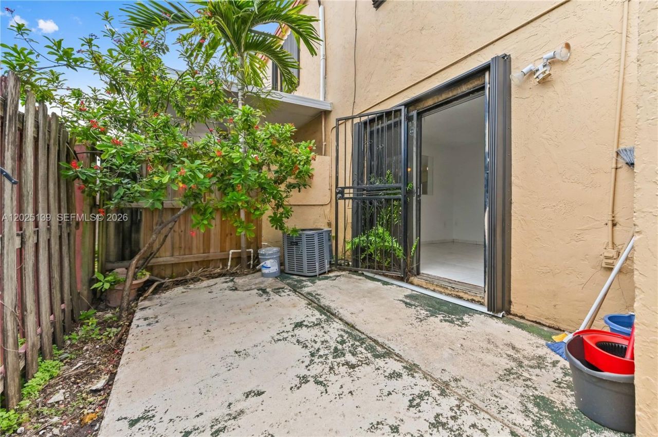 2433 W 52nd Pl, Unit 8-1, Hialeah, FL 33016 Photo