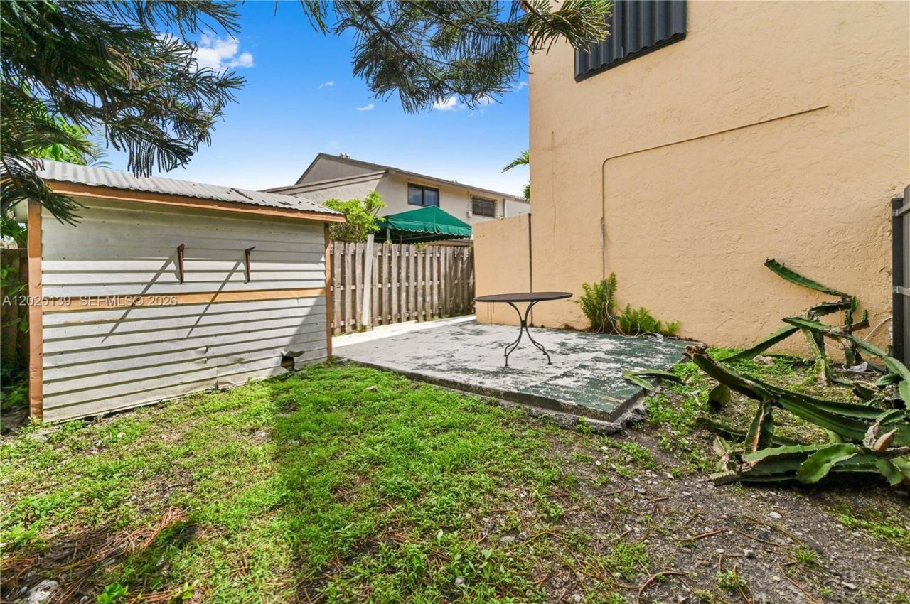 2433 W 52nd Pl, Unit 8-1, Hialeah, FL 33016 Photo
