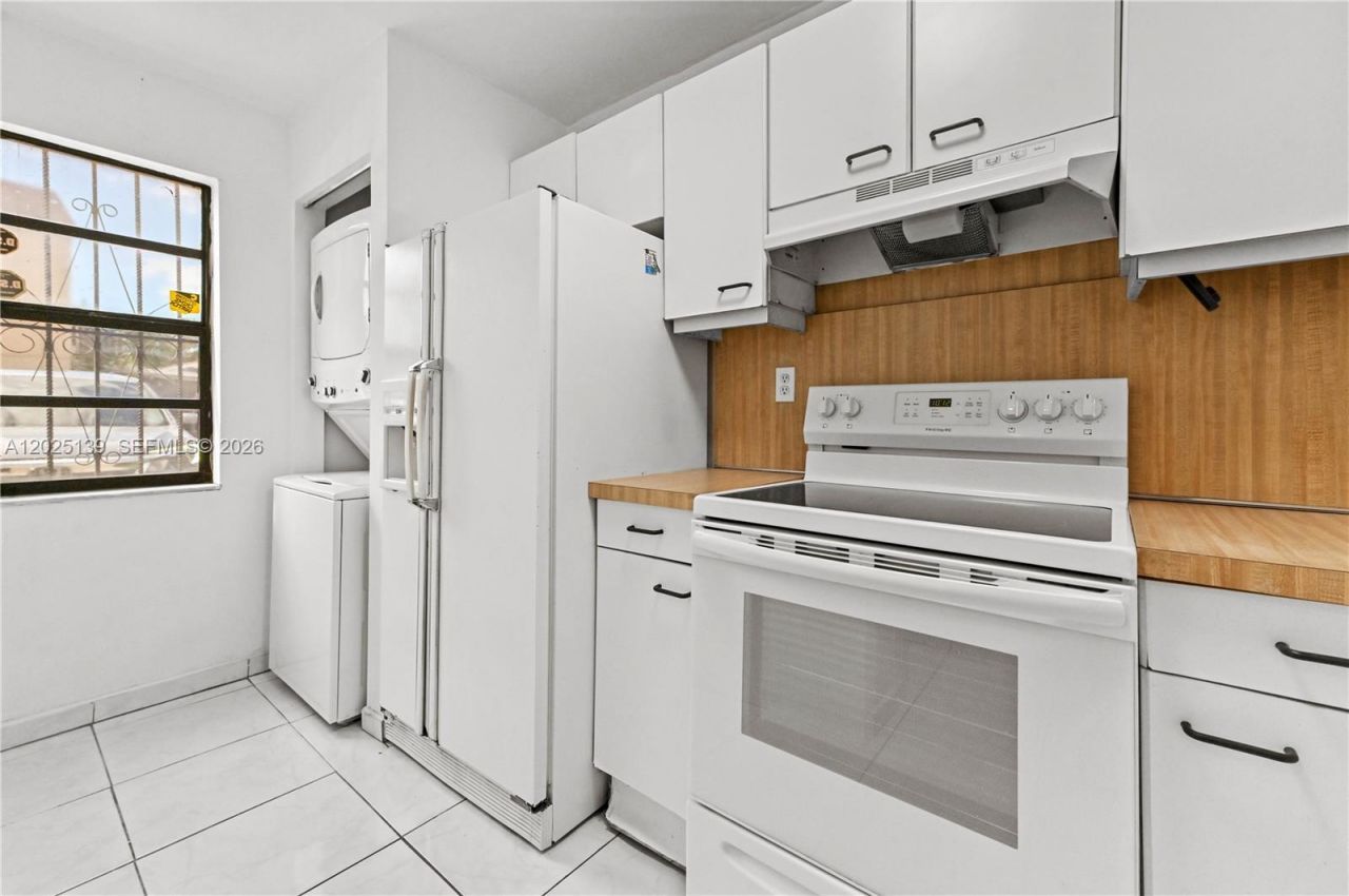 2433 W 52nd Pl, Unit 8-1, Hialeah, FL 33016 Photo