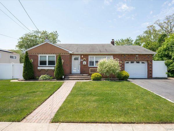 330 Woods Road , North Babylon, NY 11703