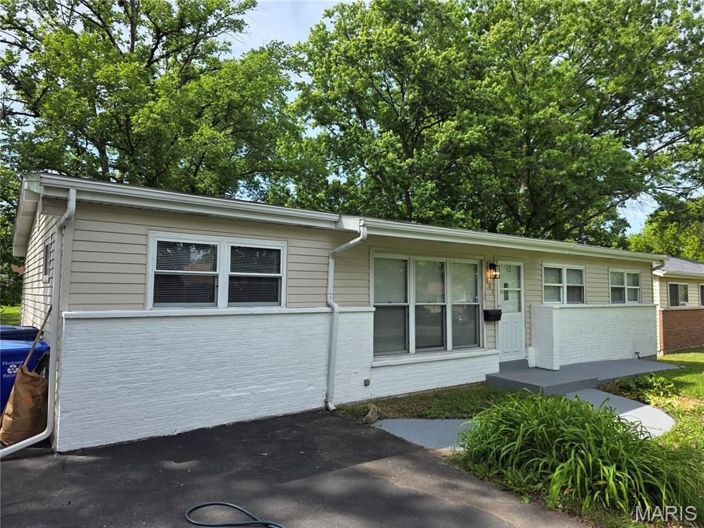 880 Babler Drive, Florissant, MO 63031 Main Photo