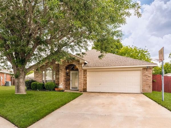 1005 Darren Drive, Burleson, TX 76028