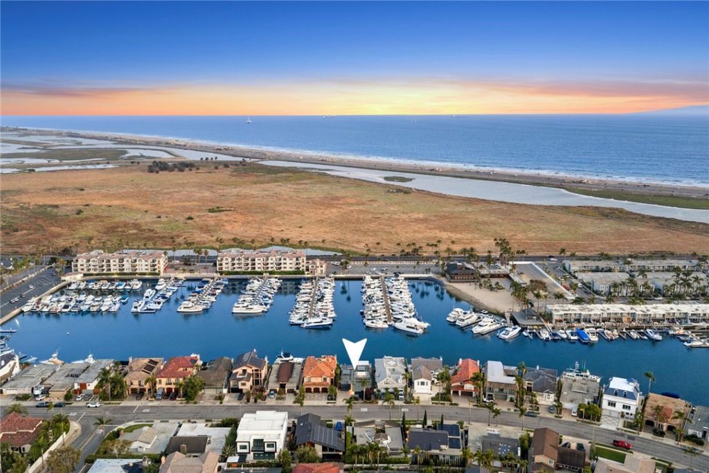 17033 Edgewater Lane, Huntington Beach, CA 92649 Main Photo