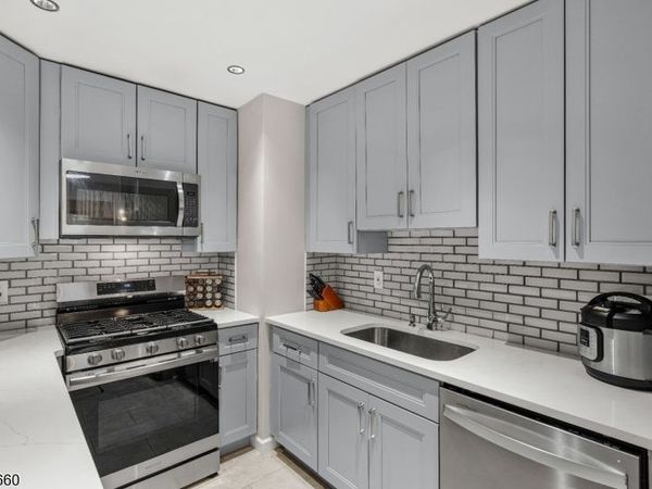 217 Vasser Dr, Piscataway, NJ 08854