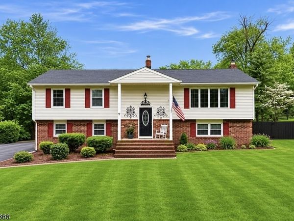 18 Reger Rd, Roxbury, NJ 07876