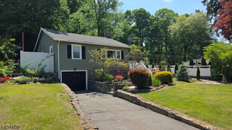 37 Grandview Ave, Jefferson, NJ 07460 Main Photo
