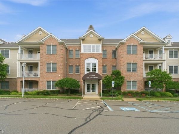 104 Ridgeview Ln, Mount Arlington, NJ 07856