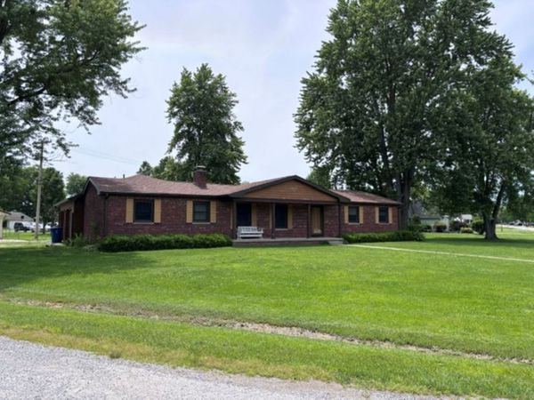 742 Shadwell Street , Flora, IL 62839