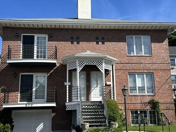 670 Humphrey St, Unit 1, Swampscott, MA 01907