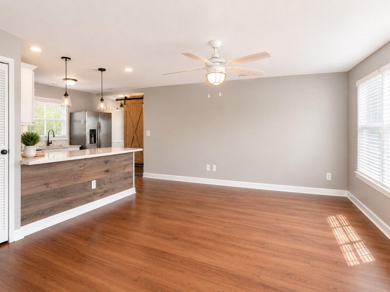 1722 W Robinhood Drive Photo 4