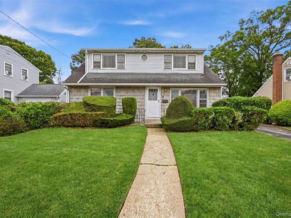 659 Diellen Lane , Elmont, NY 11003