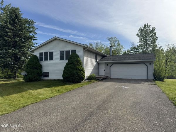 501 Briarwood Lane , Pioneer, OH 43554