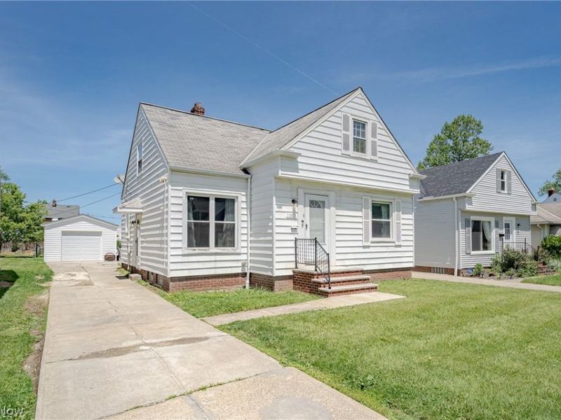 11007 Wallingford Avenue, Garfield Heights, OH 44125 Photo 2