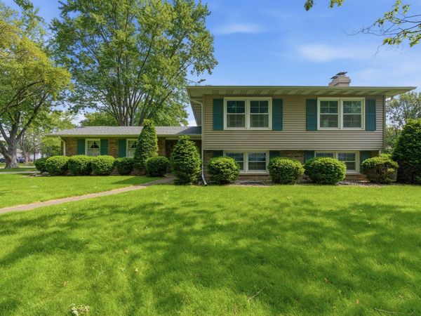 404 Las Olas Drive , Crown Point, IN 46307
