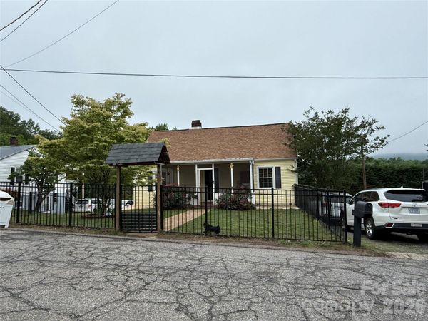 709 Dixie Avenue NW, Valdese, NC 28690