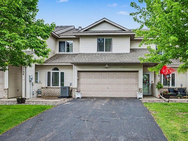 1106 Crystal Place W, Chaska, MN 55318