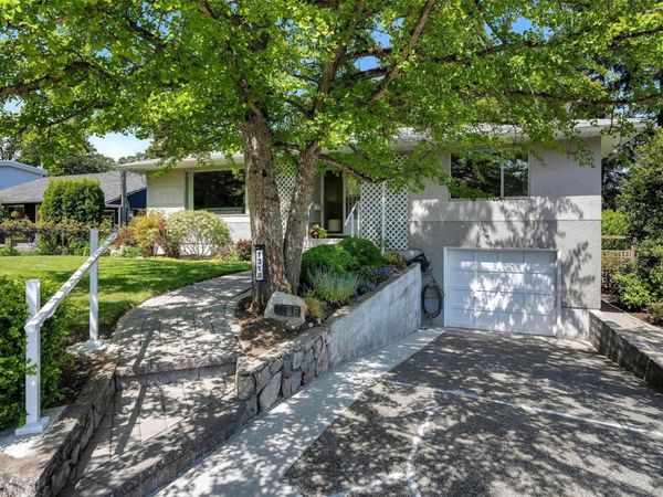 1318 Moorgreen Pl , Saanich, BC V8P 2R9