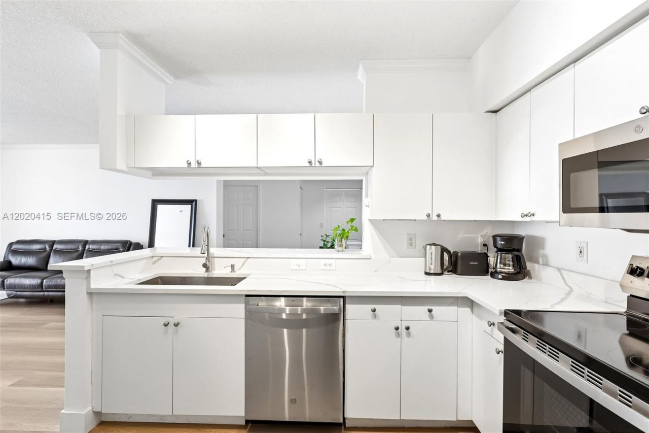 17150 N Bay Rd , Unit 2808, Sunny Isles Beach, FL 33160 Photo
