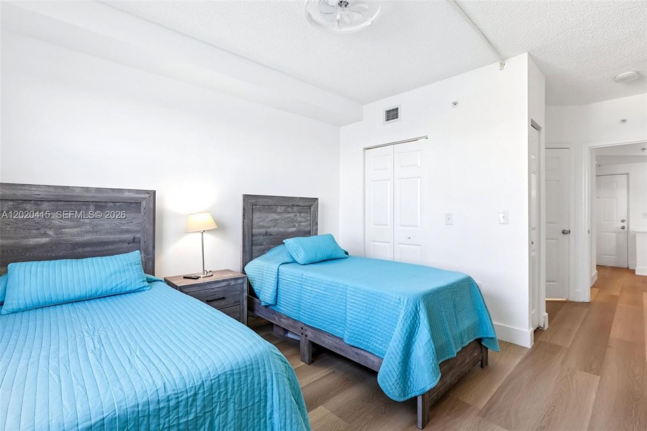 17150 N Bay Rd , Unit 2808, Sunny Isles Beach, FL 33160 Photo