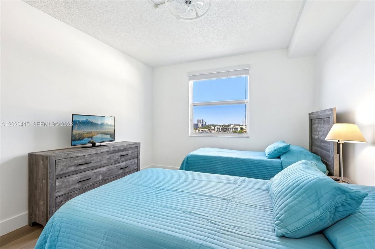 17150 N Bay Rd , Unit 2808, Sunny Isles Beach, FL 33160 Photo