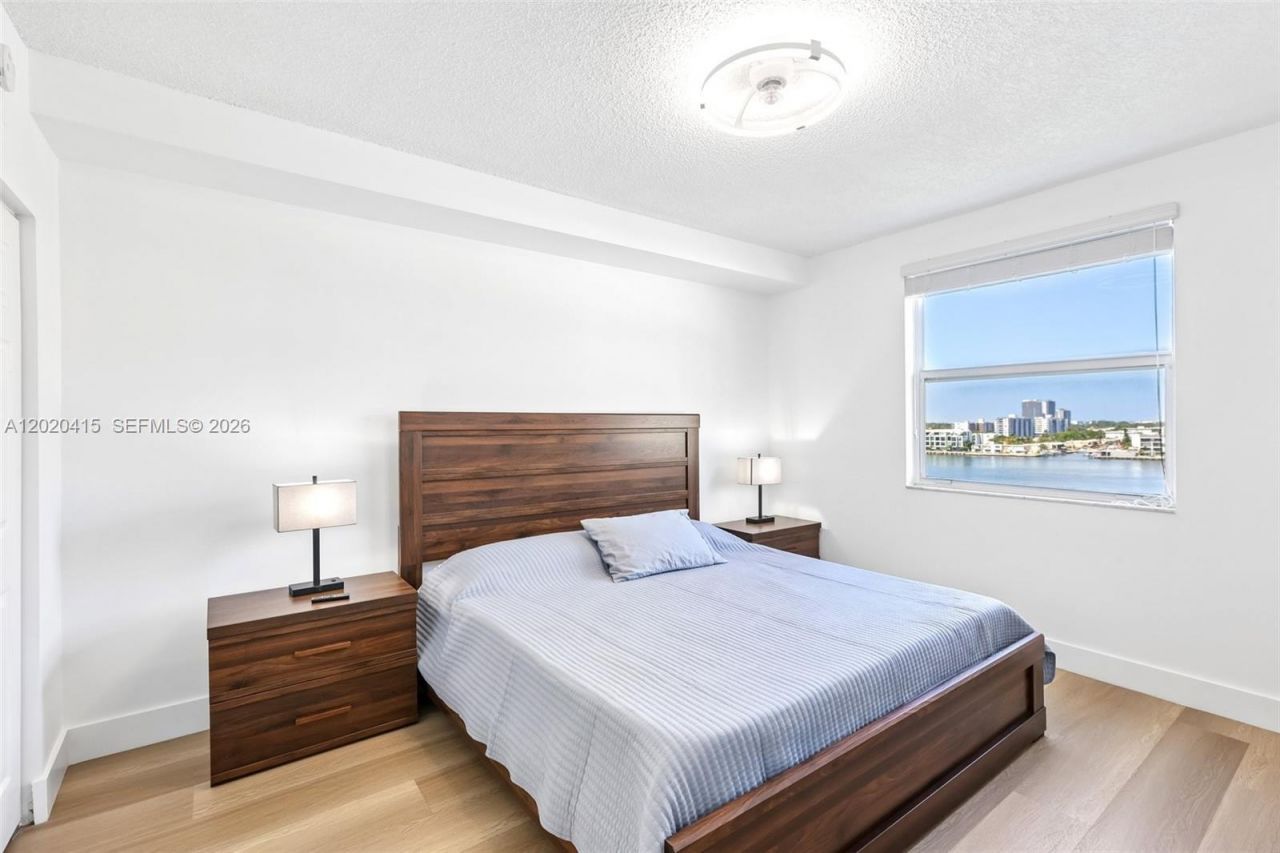 17150 N Bay Rd , Unit 2808, Sunny Isles Beach, FL 33160 Photo