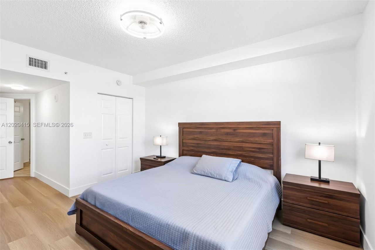 17150 N Bay Rd , Unit 2808, Sunny Isles Beach, FL 33160 Photo