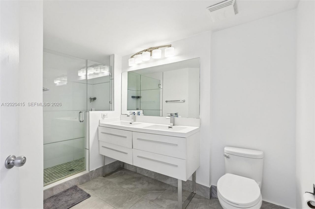 17150 N Bay Rd , Unit 2808, Sunny Isles Beach, FL 33160 Photo