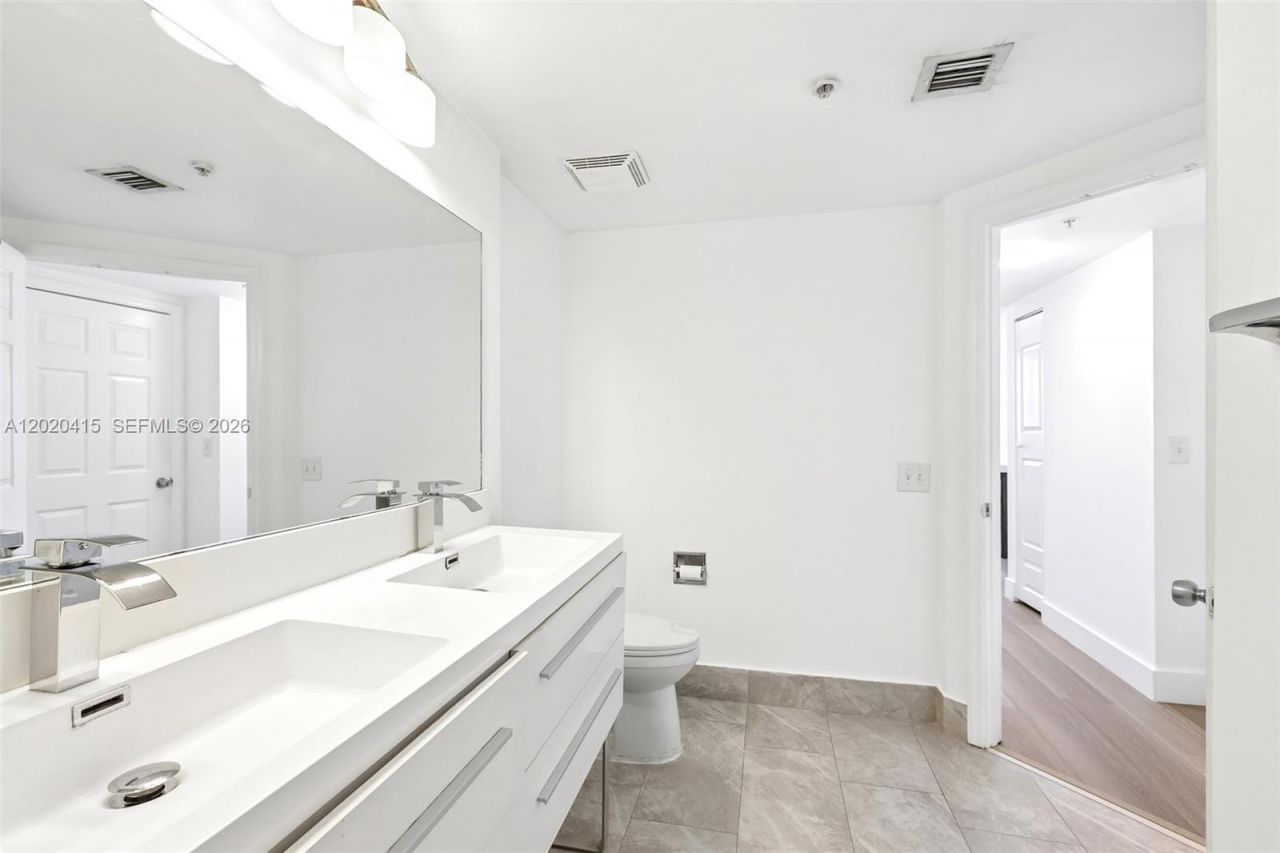 17150 N Bay Rd , Unit 2808, Sunny Isles Beach, FL 33160 Photo