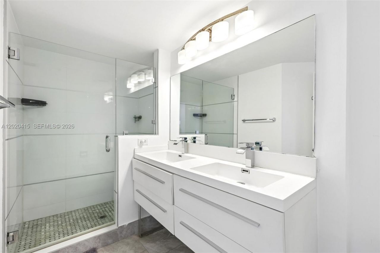 17150 N Bay Rd , Unit 2808, Sunny Isles Beach, FL 33160 Photo
