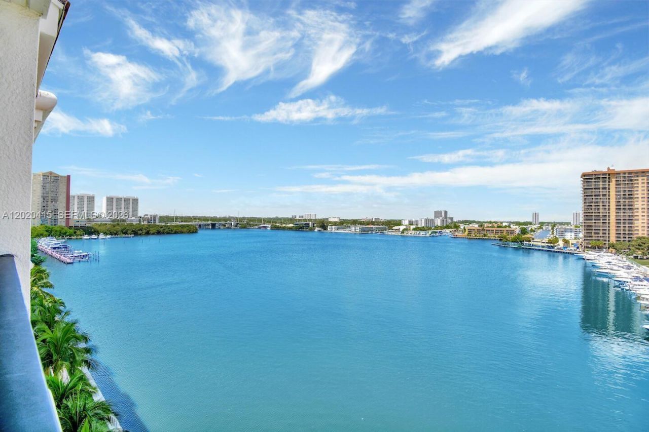 17150 N Bay Rd , Unit 2808, Sunny Isles Beach, FL 33160 Photo