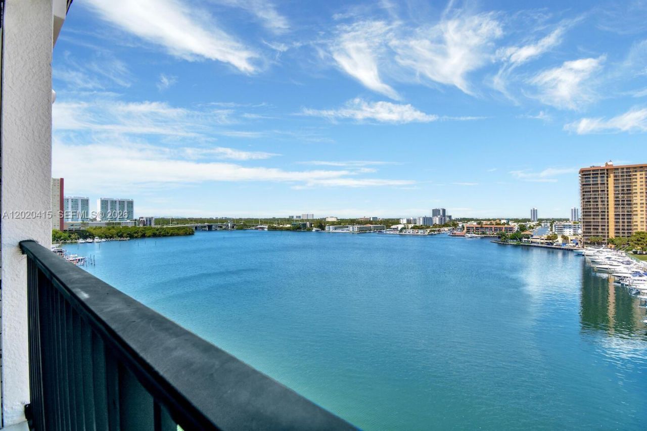 17150 N Bay Rd , Unit 2808, Sunny Isles Beach, FL 33160 Photo