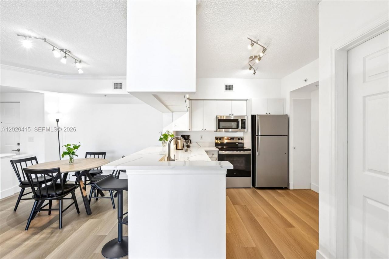 17150 N Bay Rd , Unit 2808, Sunny Isles Beach, FL 33160 Photo