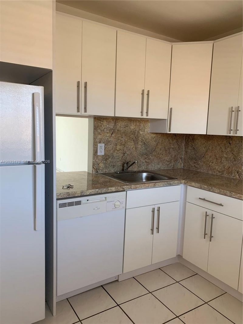 7703 Camino Real, Unit A-405, Miami, FL 33143 Photo