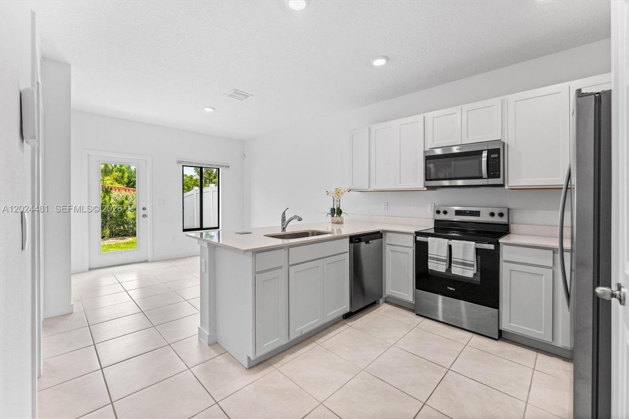4825 Dillion St , Lake Worth, FL 33463 Photo