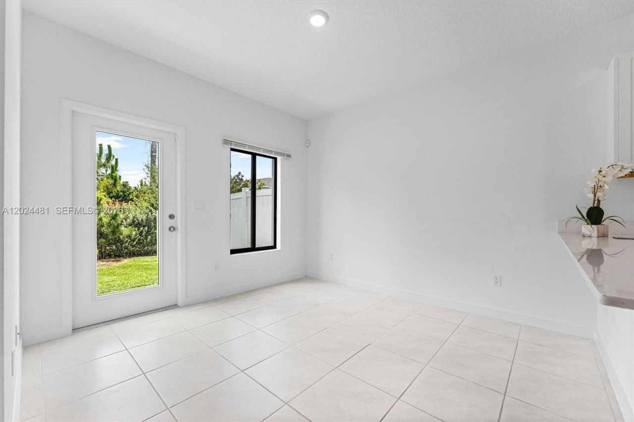 4825 Dillion St , Lake Worth, FL 33463 Photo