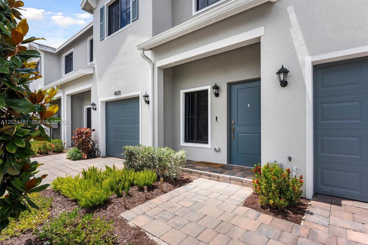 4825 Dillion St , Lake Worth, FL 33463 Photo