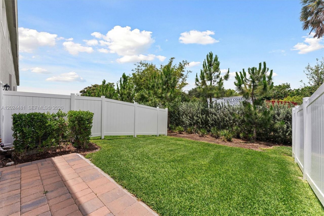 4825 Dillion St , Lake Worth, FL 33463 Photo