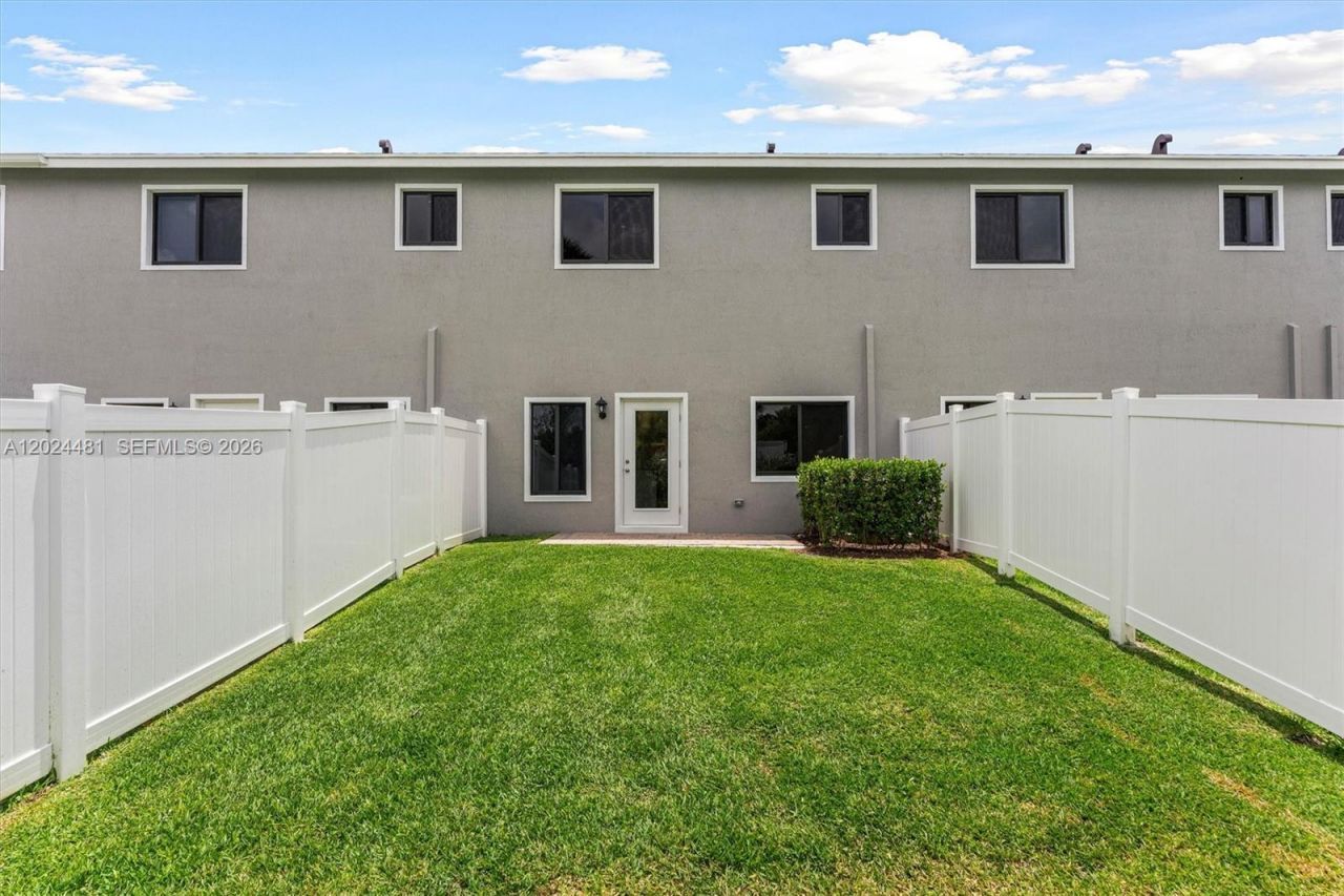 4825 Dillion St , Lake Worth, FL 33463 Photo
