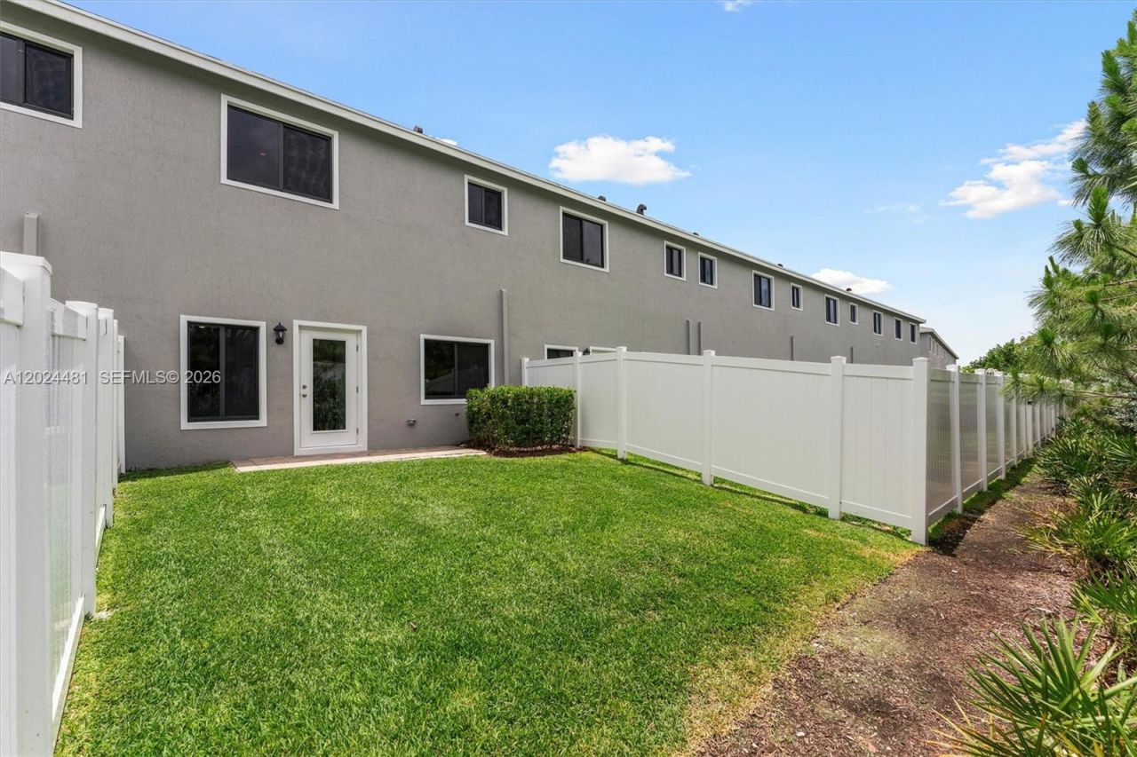 4825 Dillion St , Lake Worth, FL 33463 Photo