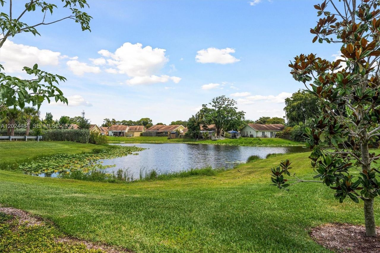 4825 Dillion St , Lake Worth, FL 33463 Photo