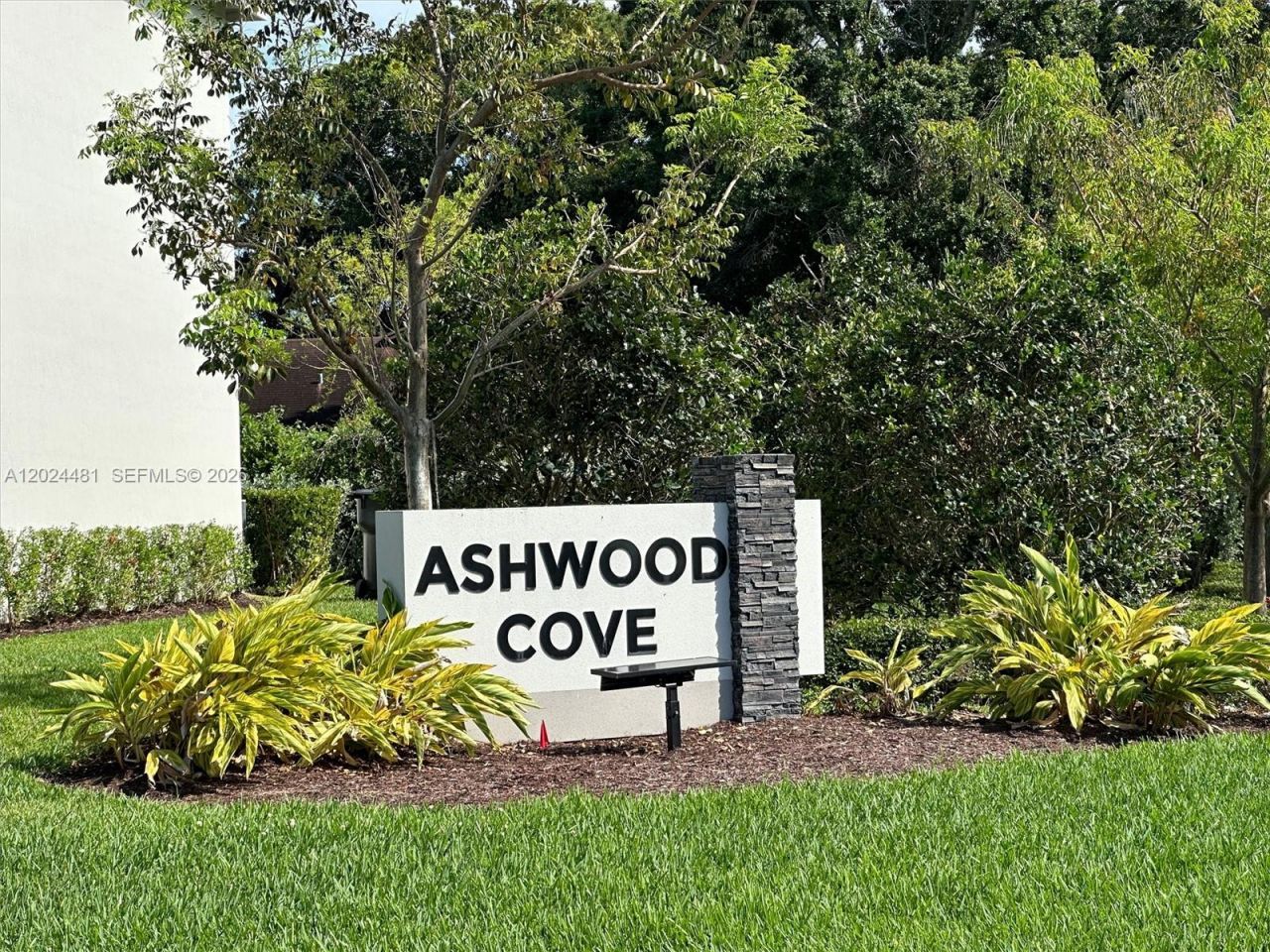 4825 Dillion St , Lake Worth, FL 33463 Photo