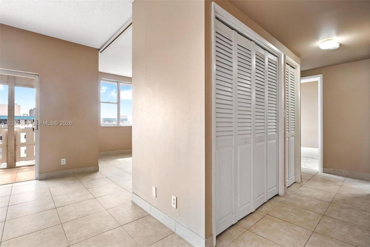 4350 Hillcrest Dr , Unit 1016, Hollywood, FL 33021 Photo