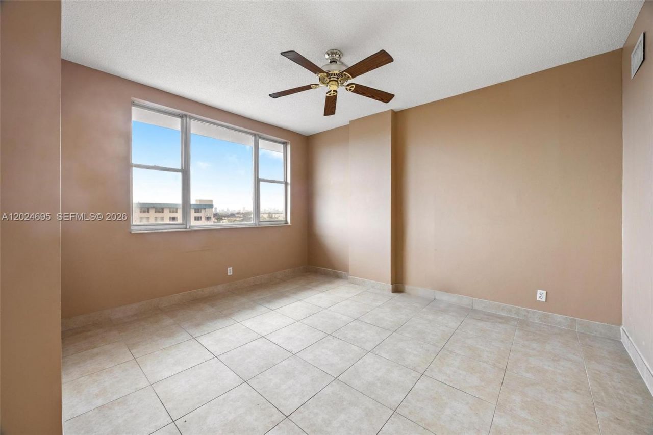 4350 Hillcrest Dr , Unit 1016, Hollywood, FL 33021 Photo